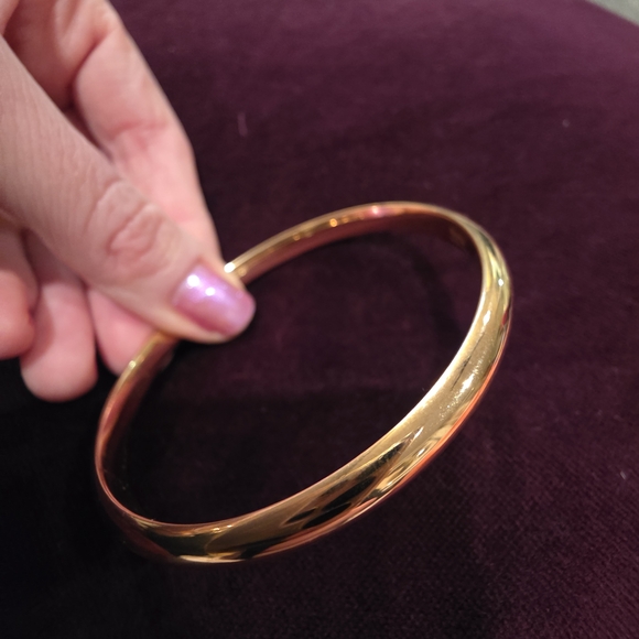 Elegant Gold Tone Bangle Bracelet - Picture 2 of 14